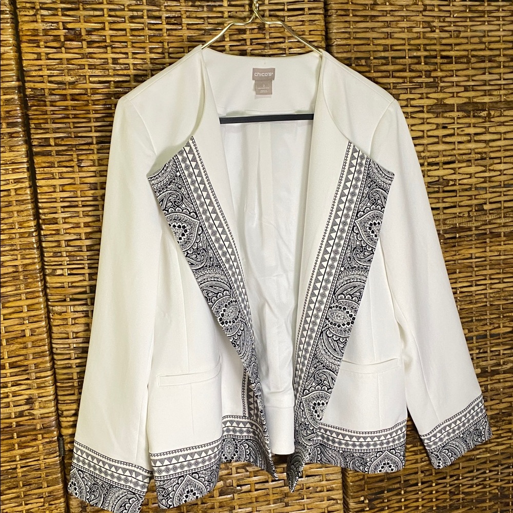 EUC Chico’s white, black lapel design, fully lined jacket blazer Chico size 2 L - Picture 9 of 10